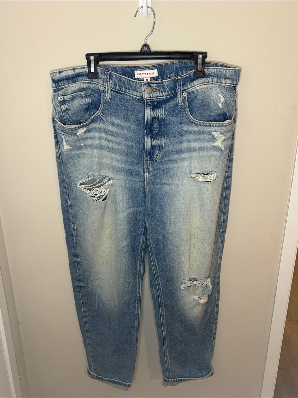 Lucky Brand women’s Light Blue Distressed Straight Jeans